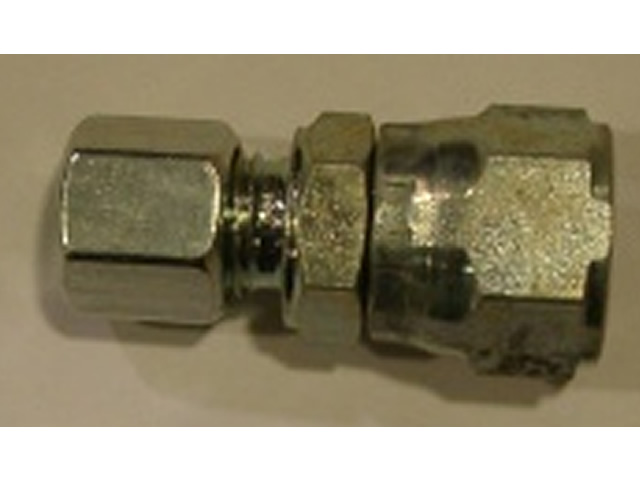 Verbinder 1/2" auf 8 mm Kupferleitung (Befüllventil 4-Lochtank) - zum Schließen ins Bild klicken